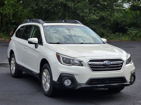 Used 2018 Subaru Outback 2.5i Premium AWD/4WD image 3