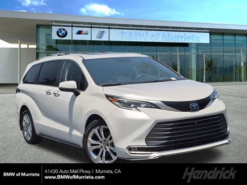 Used 2024 Toyota Sienna Platinum FWD image 1