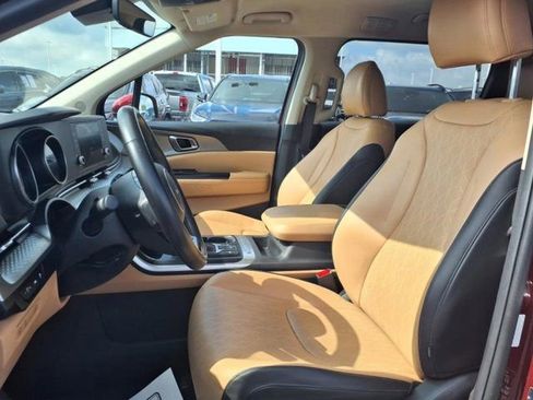 Certified 2024 Kia Carnival LX image 11