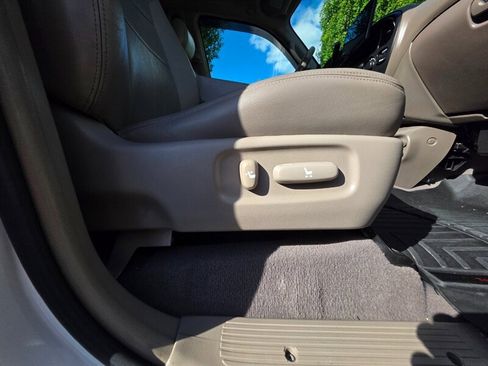 Used 2005 Toyota Sequoia SR5 AWD/4WD image 36