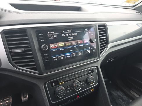 Used 2021 Volkswagen Atlas Cross Sport SE w/ Panoramic Sunroof Package image 17