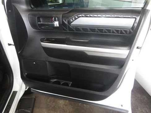 Used 2017 Toyota Tundra Platinum AWD/4WD image 34