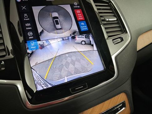 Certified 2025 Volvo XC90 T8 Plus w/ Protection Package AWD/4WD image 31