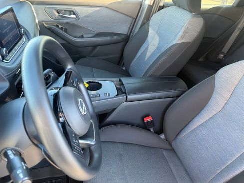 Used 2023 Nissan Rogue SV image 17