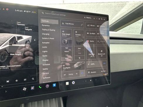 Used 2024 Tesla Cybertruck AWD Crew Cab image 21