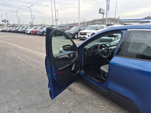 Certified 2022 Ford Escape SE image 8