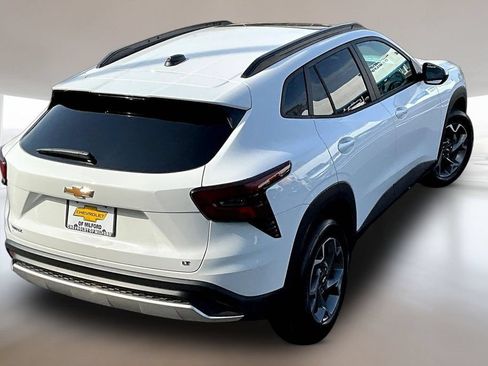 Used 2025 Chevrolet Trax LT w/ Sunroof Package FWD image 4