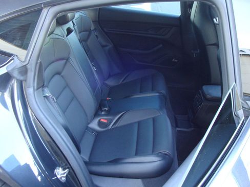 Used 2022 Porsche Taycan image 11