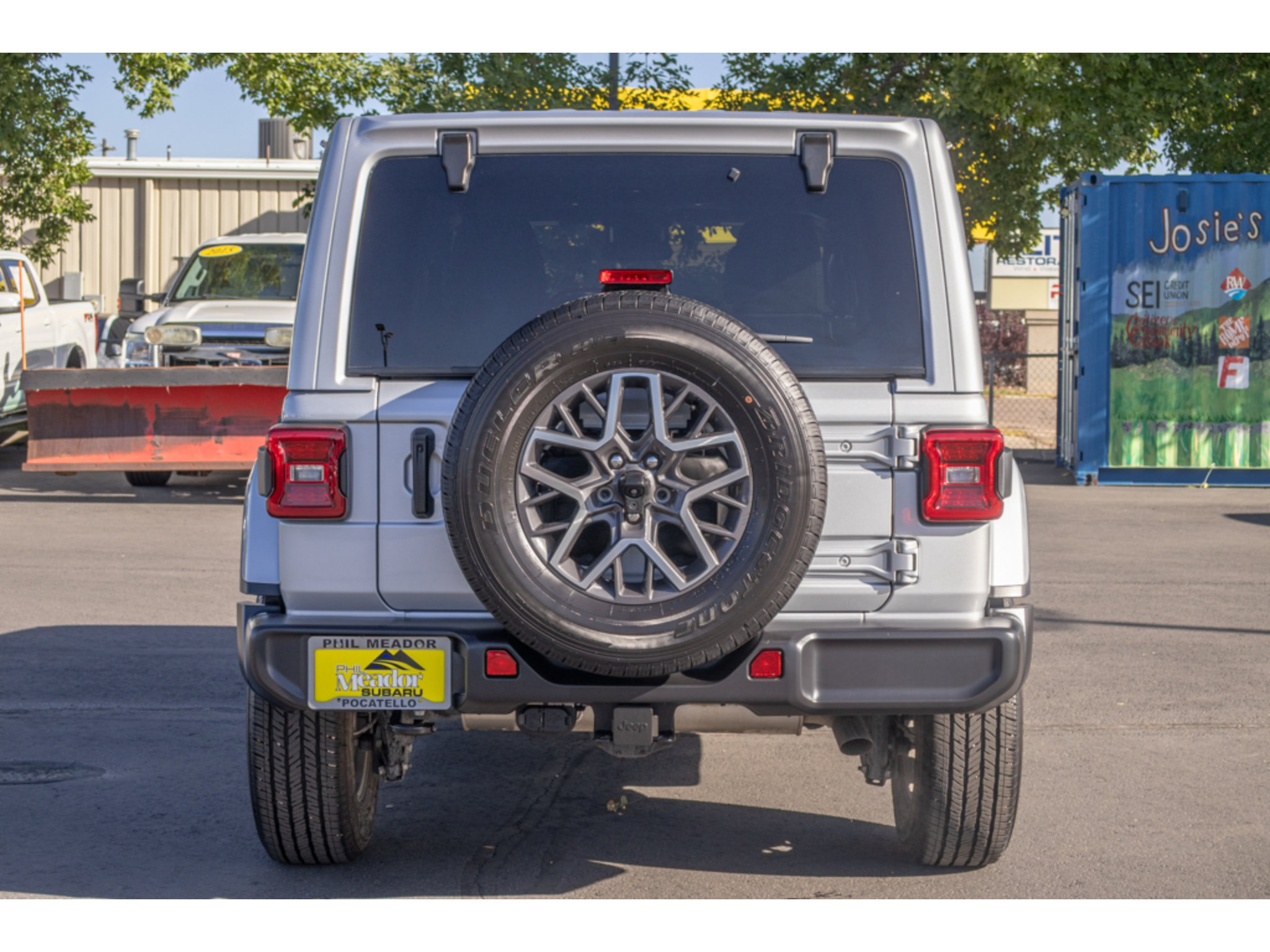 Used 2024 Jeep Wrangler Unlimited Sahara AWD/4WD image 4