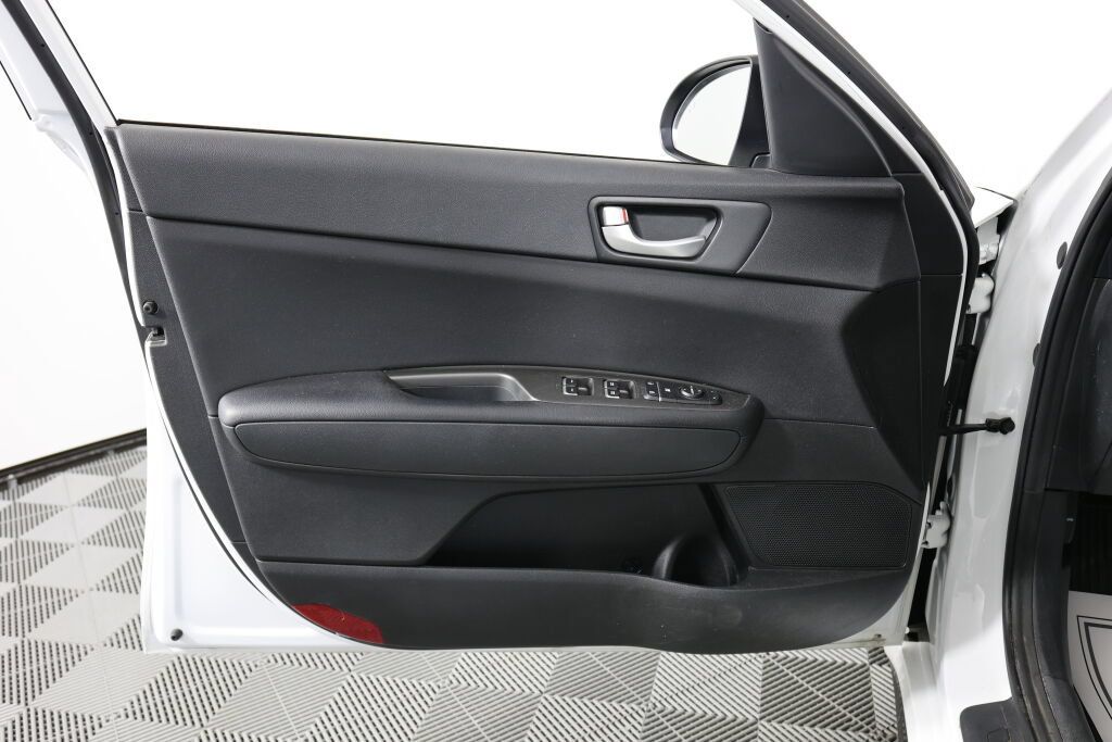 Used 2019 Kia Optima S FWD image 12