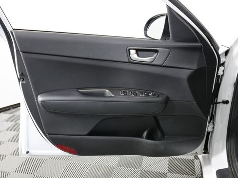 Used 2019 Kia Optima S FWD image 12