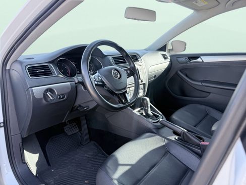 Used 2017 Volkswagen Jetta SE image 27