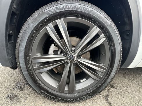 Used 2022 Volkswagen Atlas SEL R-Line image 12