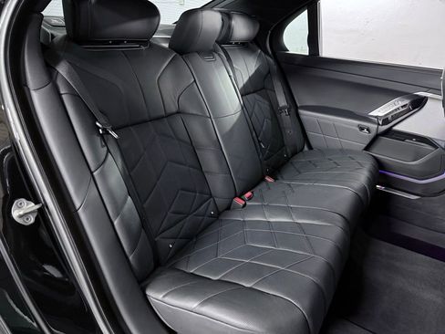 Used 2023 BMW 760i xDrive w/ Executive Package image 30