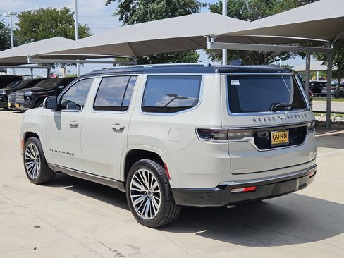 Used 2022 Jeep Grand Wagoneer Series III AWD/4WD image 5