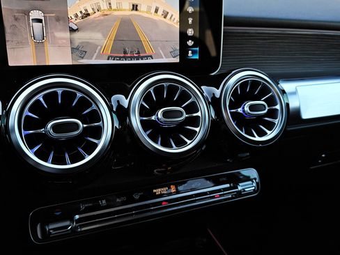 Used 2020 Mercedes-Benz GLB 250 image 36