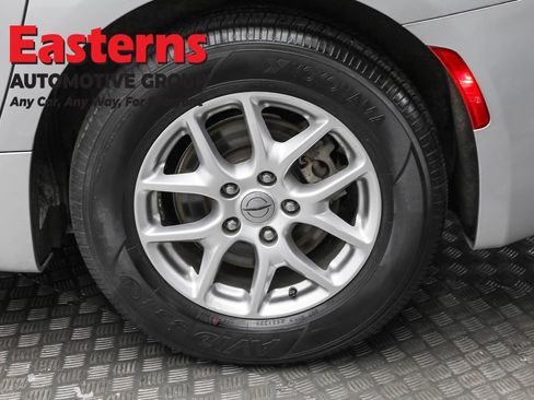 Used 2023 Chrysler Voyager LX FWD image 8