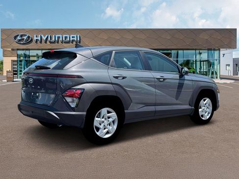 New 2026 Hyundai Kona SE image 8