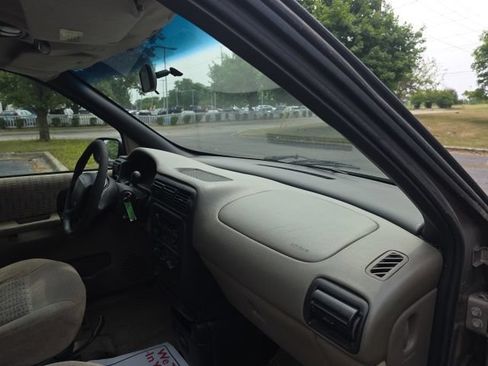 Used 2000 Chevrolet Venture LS FWD image 17