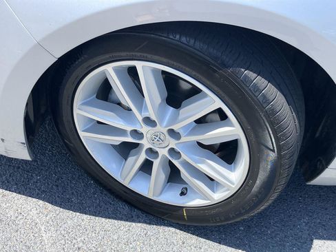 Used 2013 Toyota Avalon XLE Premium FWD image 9