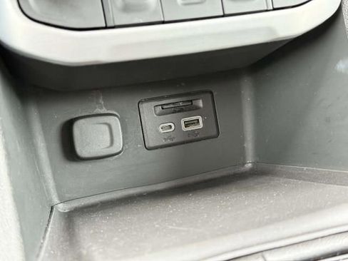 Used 2023 GMC Acadia SLT image 30