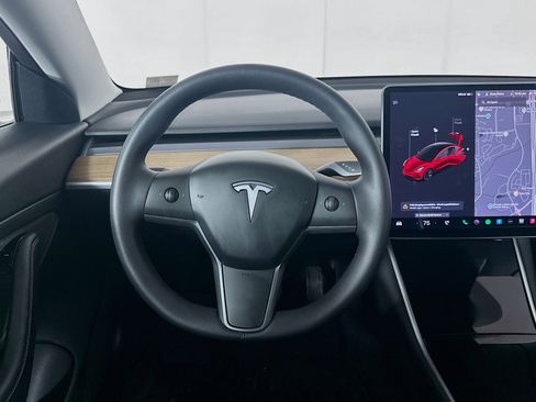 Used 2020 Tesla Model 3 Standard Range Plus image 17