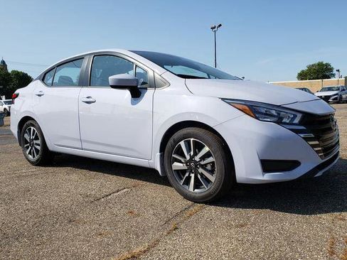 New 2025 Nissan Versa SV w/ Trunk Package FWD image 4