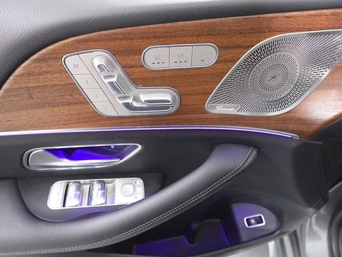 Used 2025 Mercedes-Benz GLS 450 4MATIC image 8