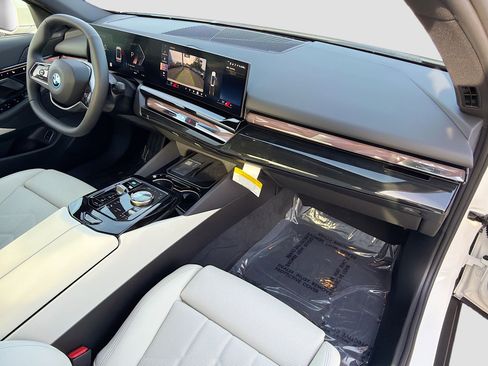 New 2026 BMW i5 eDrive40 image 13