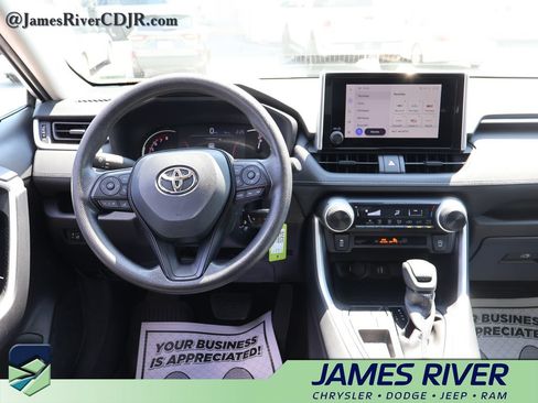 Used 2025 Toyota RAV4 LE FWD image 17