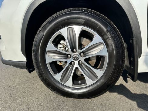 Used 2022 Toyota Highlander XLE image 12