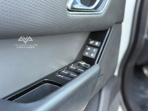 Used 2020 Land Rover Range Rover Velar R-Dynamic S image 39