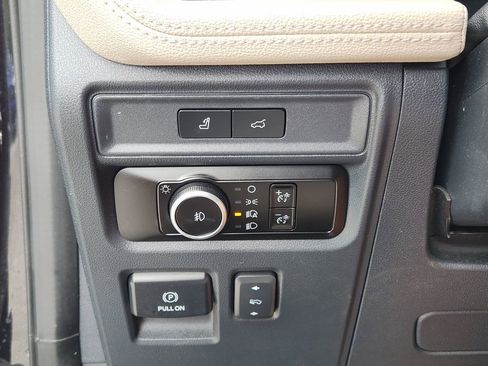 Used 2023 Ford Expedition Limited image 30