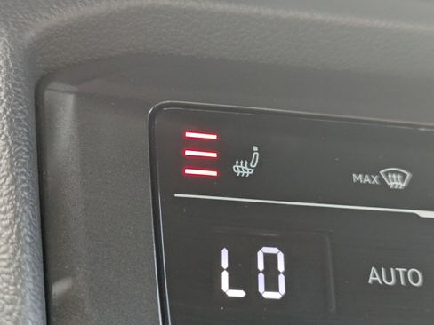 Certified 2023 Volkswagen Tiguan SE FWD image 22