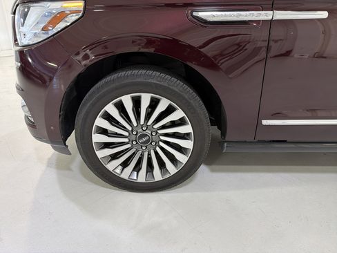 Used 2019 Lincoln Navigator L Reserve image 9