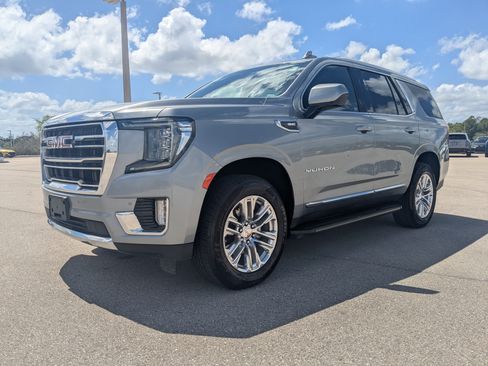 Used 2024 GMC Yukon SLT AWD/4WD image 9