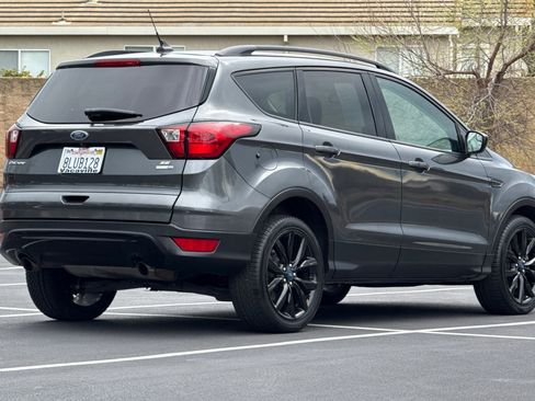 Used 2019 Ford Escape SE image 5