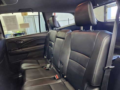 Used 2019 Honda Pilot Touring image 11