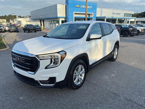 Certified 2024 GMC Terrain SLE image 3