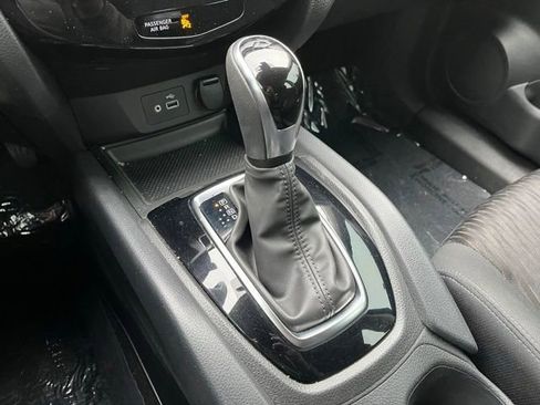 Used 2020 Nissan Rogue S image 15