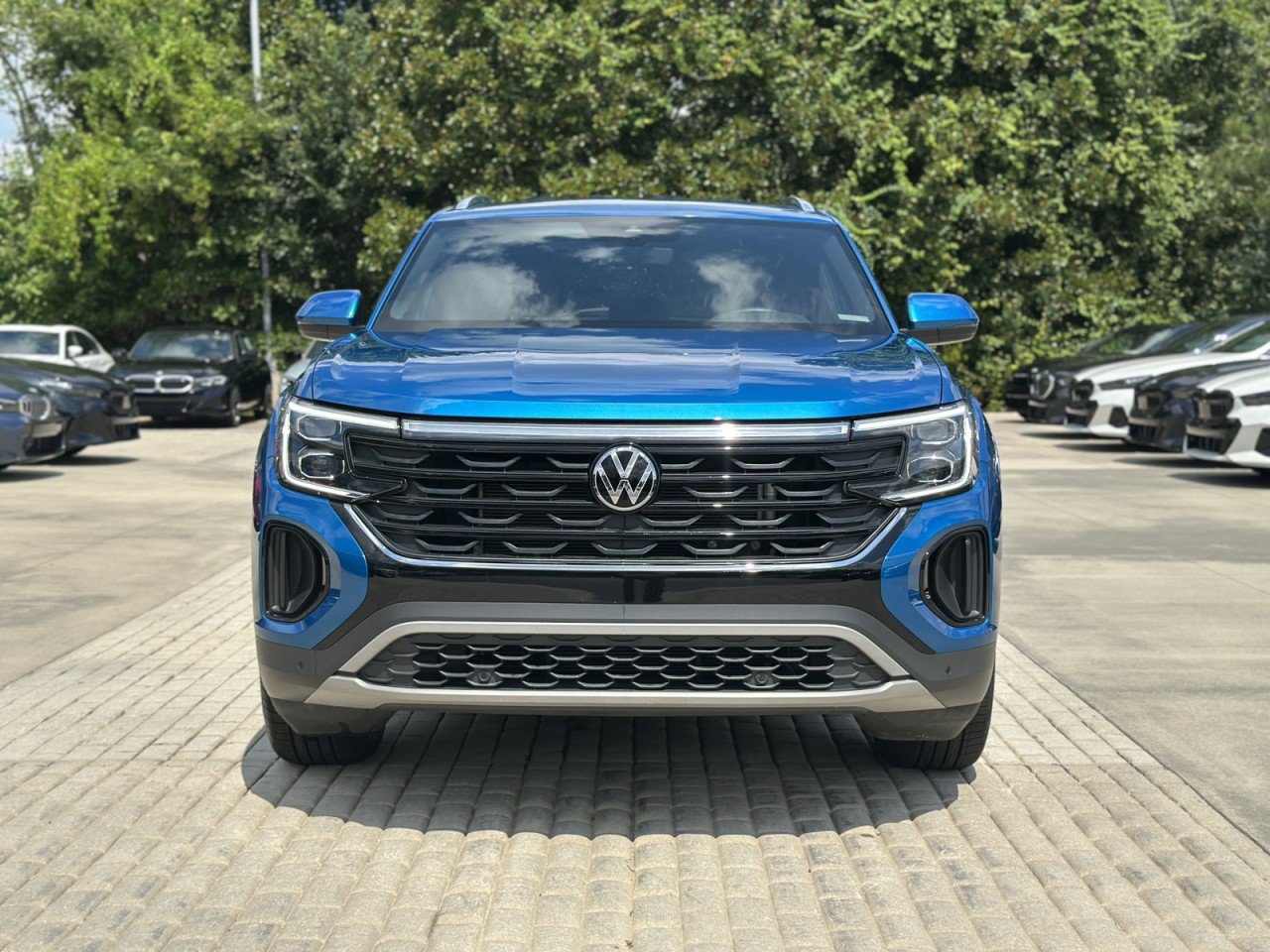 Used 2024 Volkswagen Atlas Cross Sport SE FWD image 3