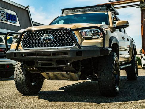 Used 2019 Toyota Tacoma TRD Off-Road AWD/4WD image 5
