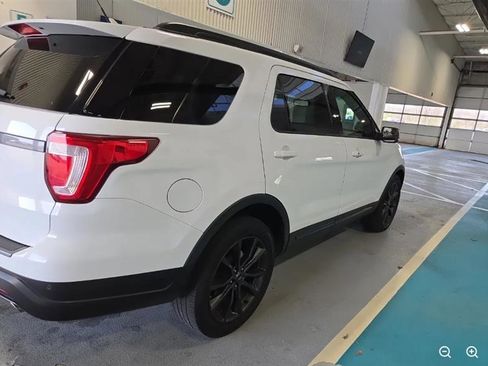 Used 2018 Ford Explorer XLT w/ Equipment Group 202A image 4