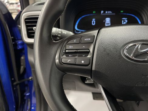 Used 2023 Hyundai Venue Limited w/ Cargo Package image 17