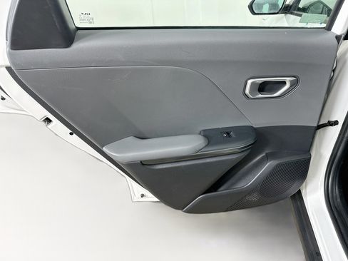 Used 2025 Kia K4 FWD image 25