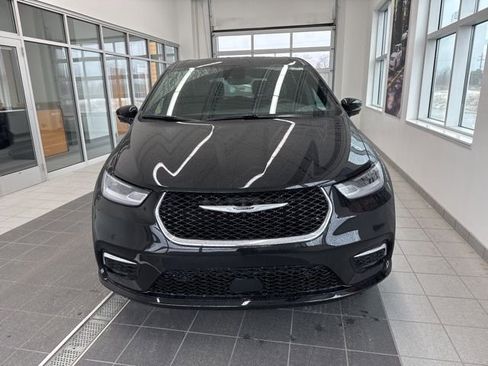 New 2026 Chrysler Pacifica Select AWD/4WD image 2