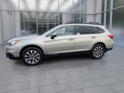 Used 2017 Subaru Outback 3.6R Limited AWD/4WD image 5