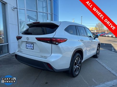 Used 2020 Toyota Highlander XLE image 6