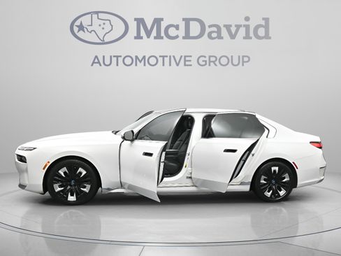 Used 2023 BMW i7 xDrive60 AWD/4WD image 44