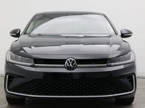Used 2025 Volkswagen Jetta SEL FWD image 2